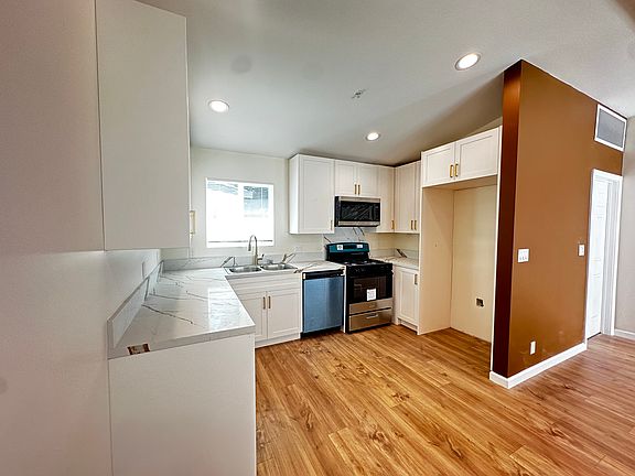 5th image of 22829 Burton St