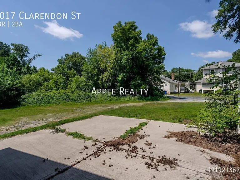 1017 Clarendon St — Photo 14