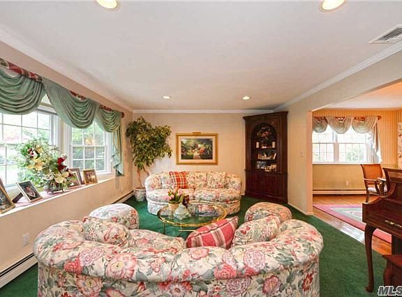 3rd image of 1 Vanderveer Ct