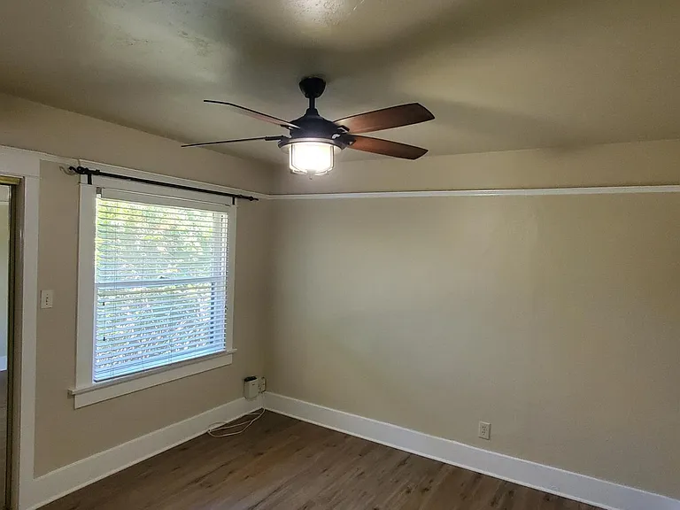 368 Gladys Ave — Photo 15