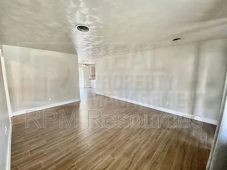 3024 SW 66th St — Photo 5