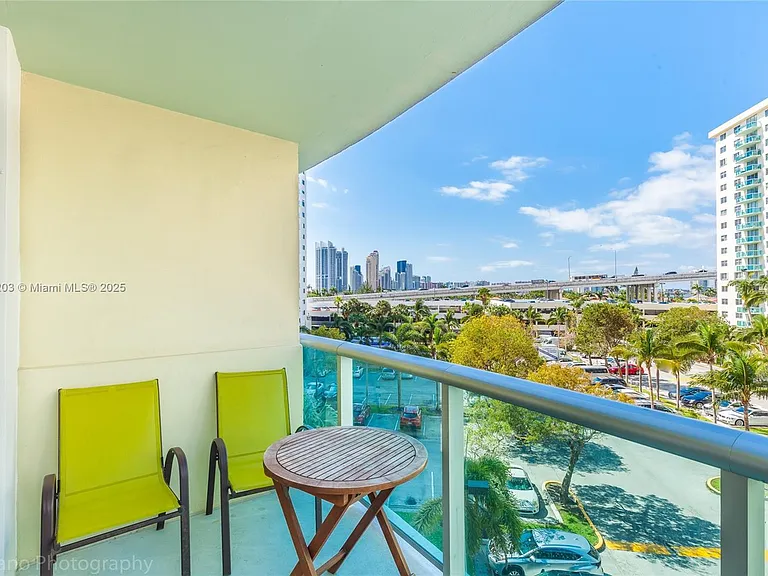 19380 Collins Ave #427 — Photo 7