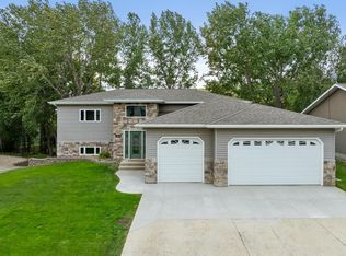 1325 Golden Valley Ln, Minot, ND 58703