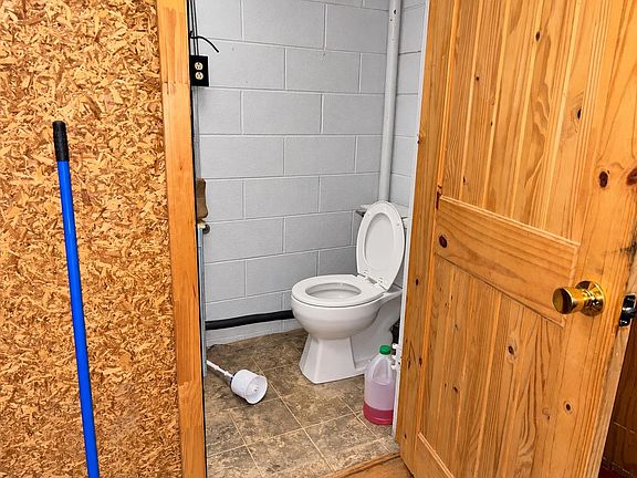 4th image of 179 Bailey St