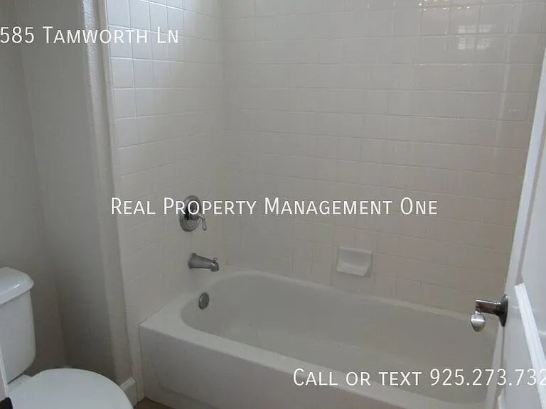 2585 Tamworth Ln — Photo 24