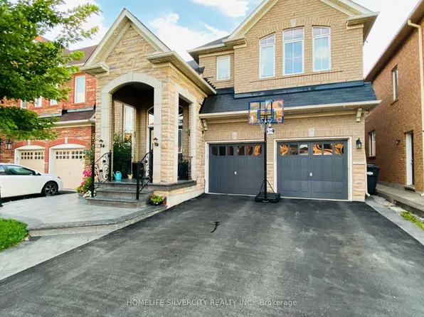 10 Bloom Dr, Brampton, ON L6P 3C2