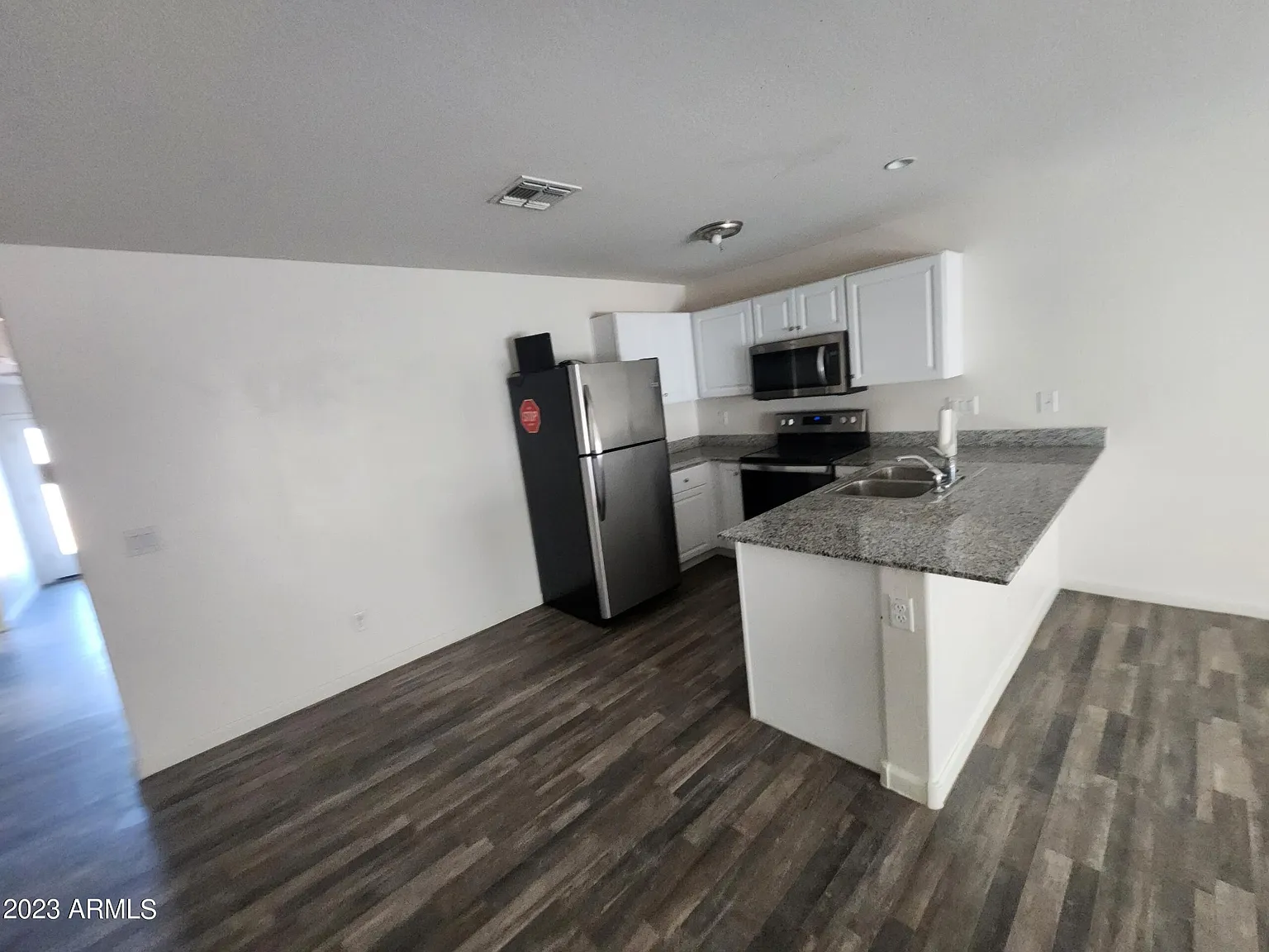3 bed, 2.0 bath, 1013 sqft, $1,500 — Photo 2
