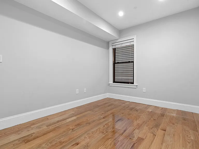 160 W Broadway #202 — Photo 7