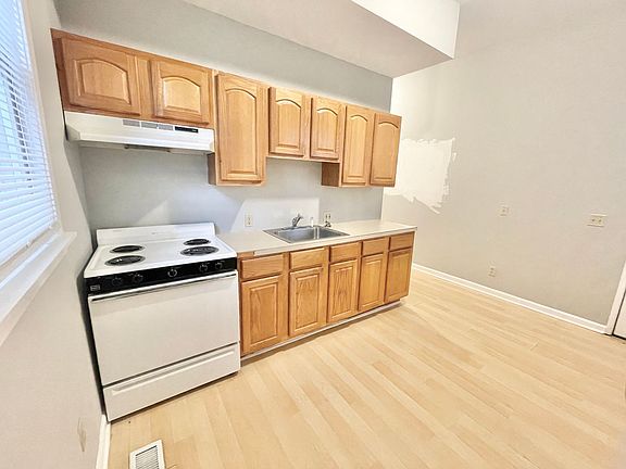 3rd image of 1718-34 E Lafayette Pl #1728-2