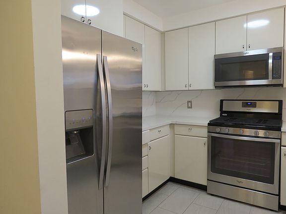 5th image of 1776 Sacramento St APT 305