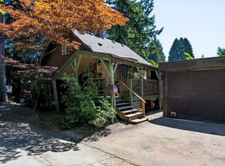 1061 Gladwin Dr, North Vancouver, BC V7R1A1