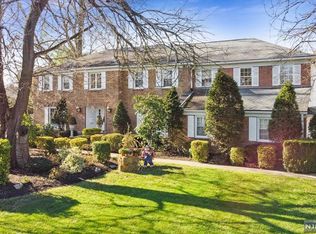 681 East Dr, Oradell, NJ 07649