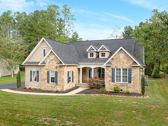 3rd image of 6 Englewood Dr
