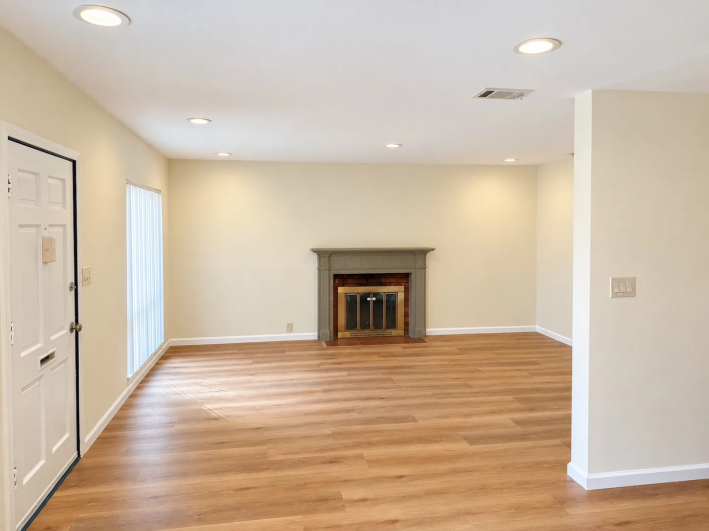 3 bed, 1326 sqft, $4,550 — Photo 3