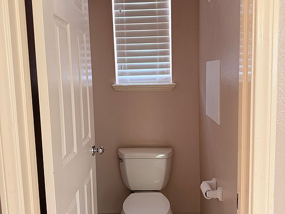 5th image of 21452 Silvertree Ln