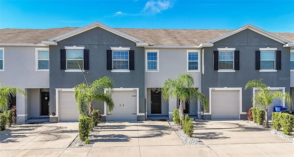 3 bed, 2.5 bath, 1673 sqft, $2,100 — Photo 1