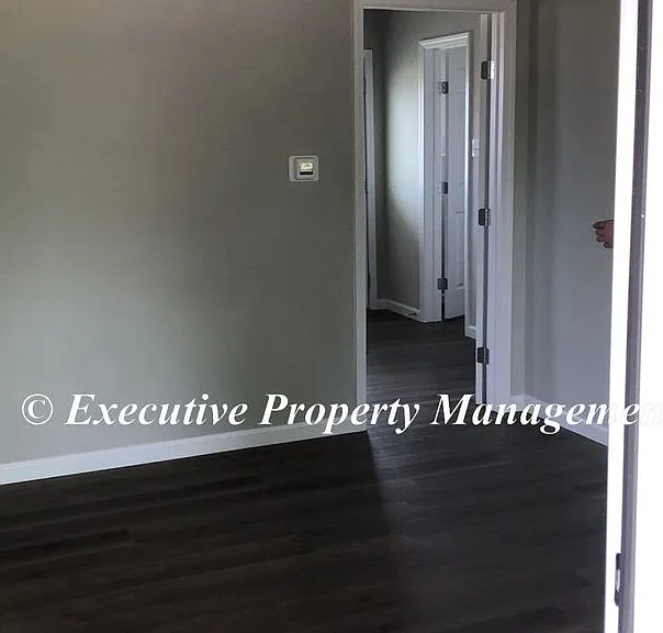 107-109 Gibson St — Photo 3