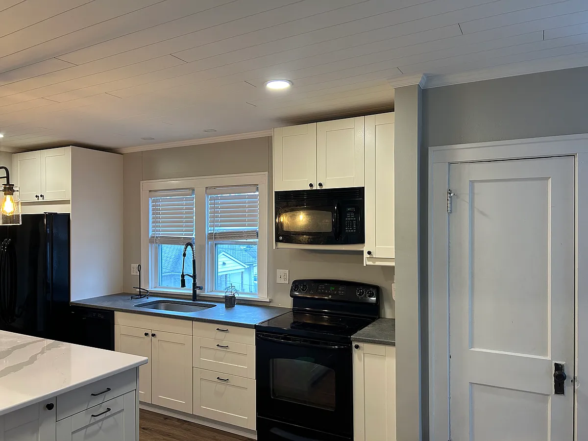 Building Photo - 427 7th St SW #2