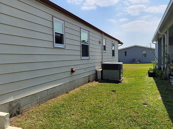 4th image of 576 Wainsbrook Pl