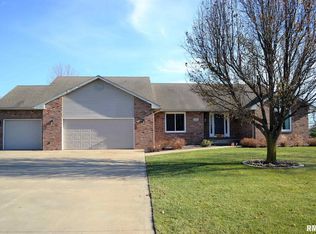 17 Drake Rd, Jacksonville, IL 62650