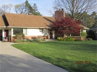 1127 Holyrood St, Midland, MI 48640