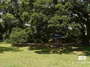 107 Kumquat St, Fairhope, AL 36532
