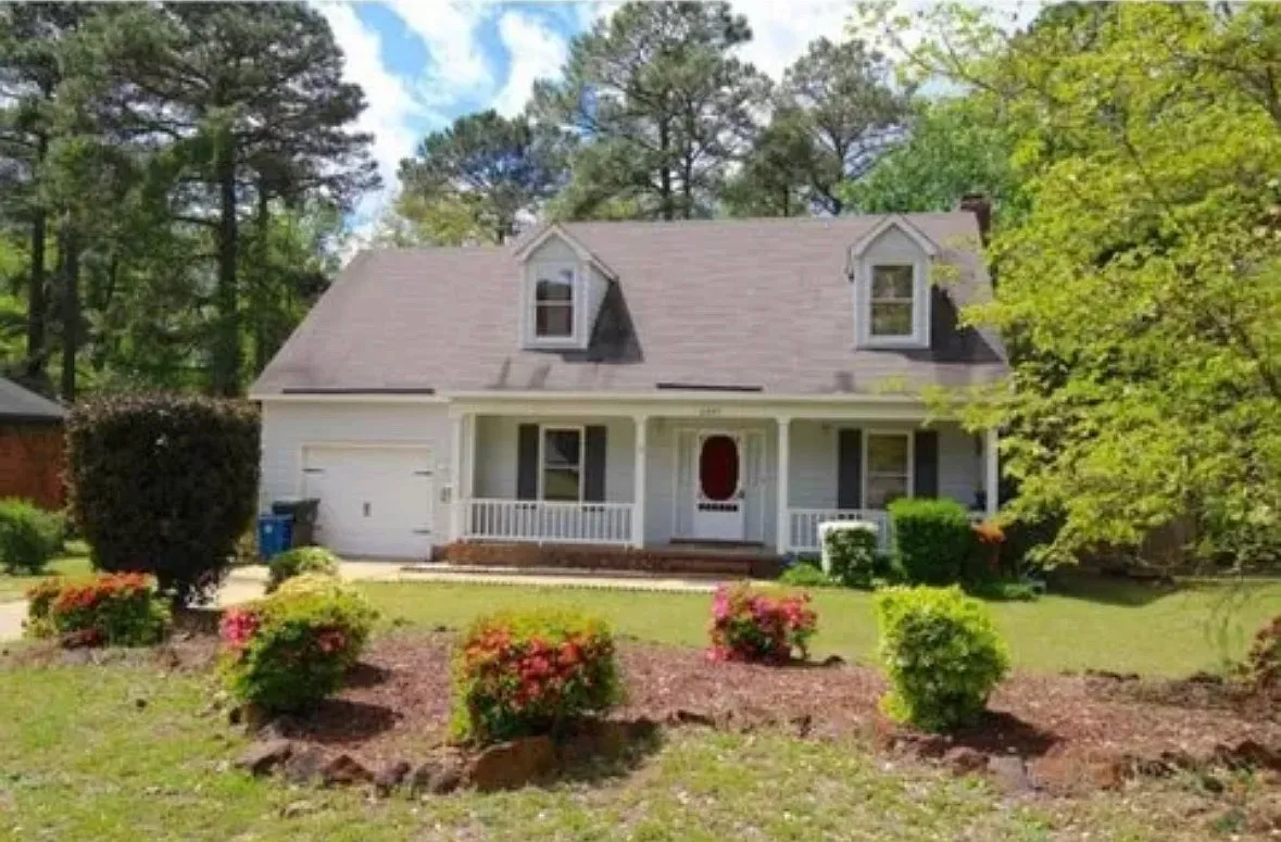 3 bed, 1600 sqft, $1,700 — Photo 1