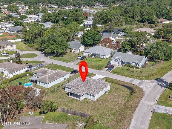 2nd image of 640 Roth Ct SE