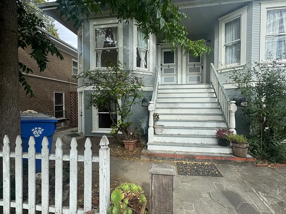 411 Brown St