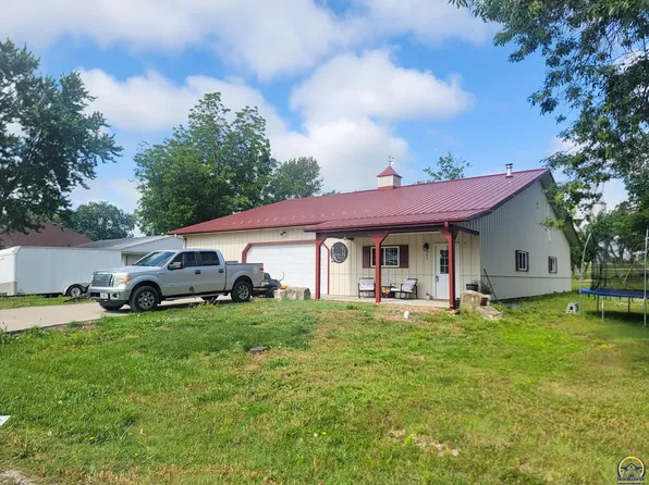 409 Oak St, Cottonwood Falls, KS 66845