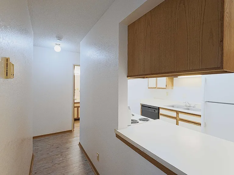 Cambridge Apartments — Photo 36