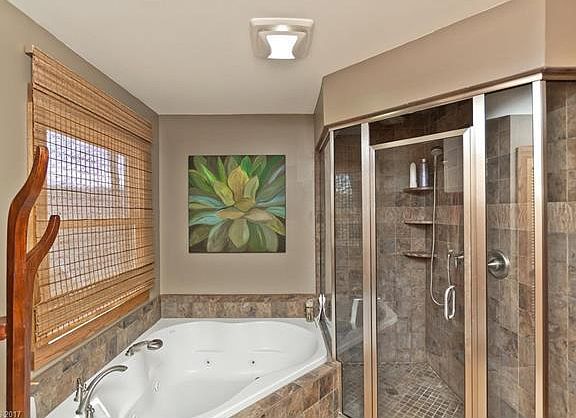 3rd image of 102 Sunset Hills Ct