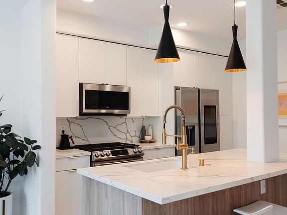 4th image of 5506 W 149th Pl Unit 9
