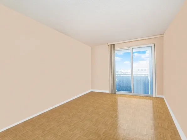 60 Oceana Drive West image 13 of 17