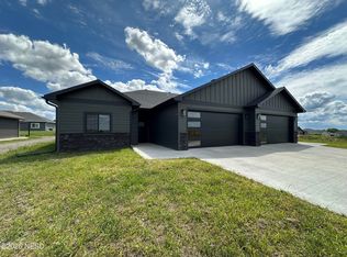 685 Kaylee Ct, Watertown, SD 57201