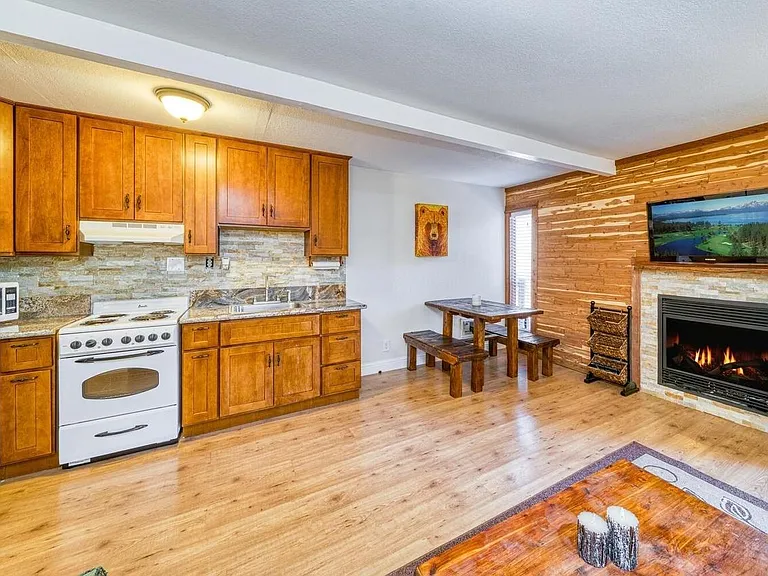 1300 Regency Way #30 — Photo 7