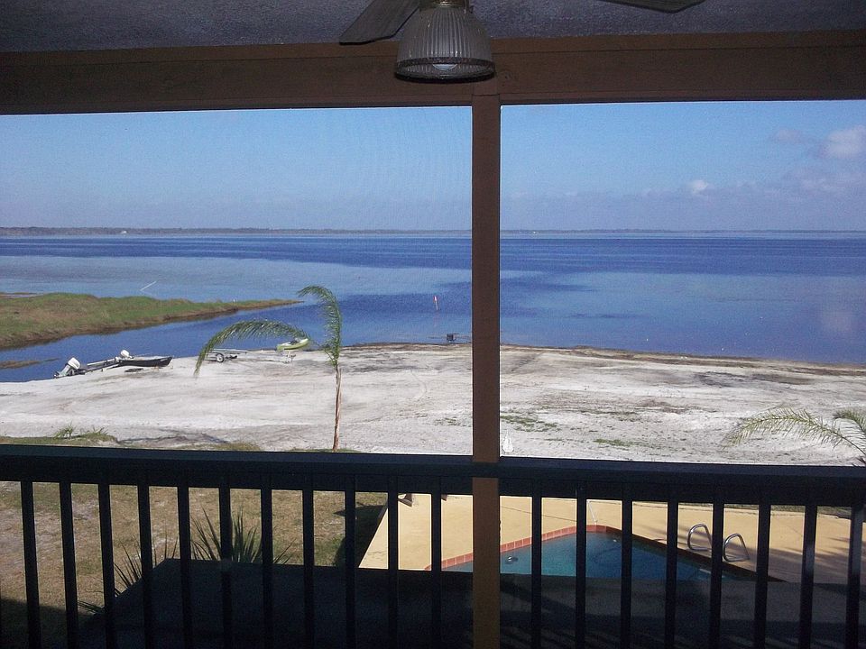 Awesome Master Bedroom deck/
