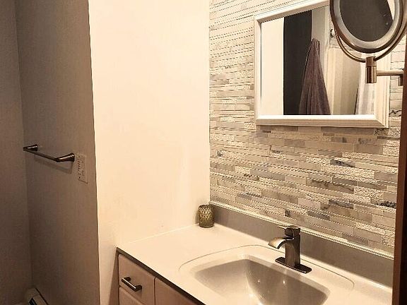 5th image of 613 Aqua View Dr