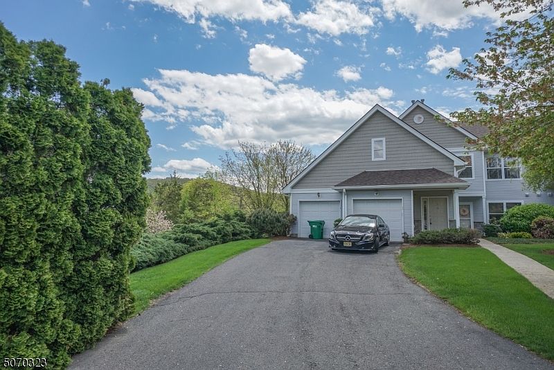 1st image of 11 Eagles Nest Ln