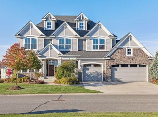 44 Monarch Way, North Oaks, MN 55127