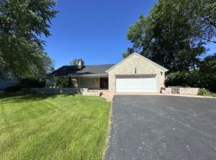 1375 Fairhaven Blvd, Elm Grove, WI 53122
