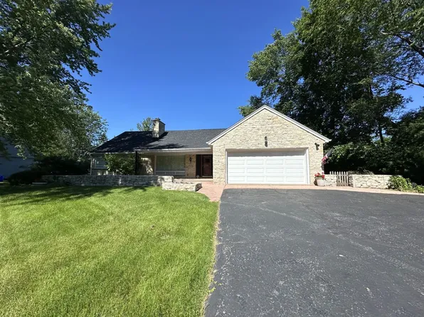 1375 Fairhaven Blvd, Elm Grove, WI 53122