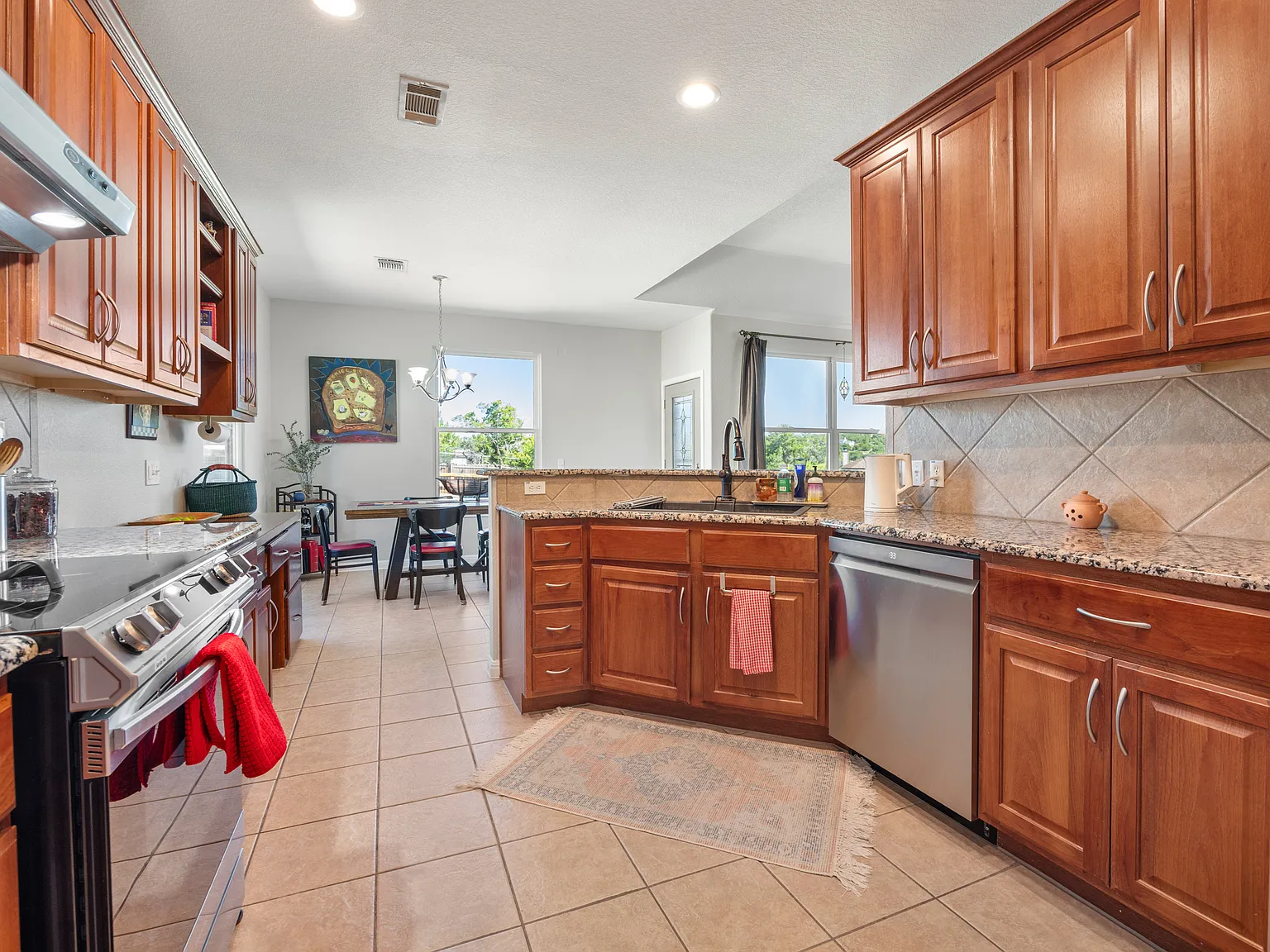611 Newport Dr — Photo 3