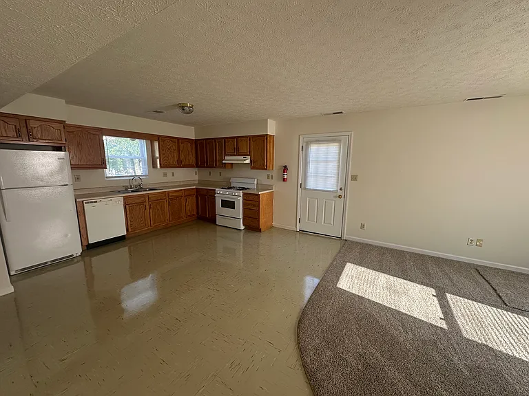 1118 S Woodlawn Ave — Photo 27