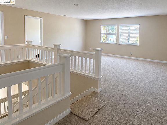 5th image of 39 Keith Ct