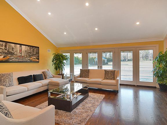 5th image of 14 Linden Ln
