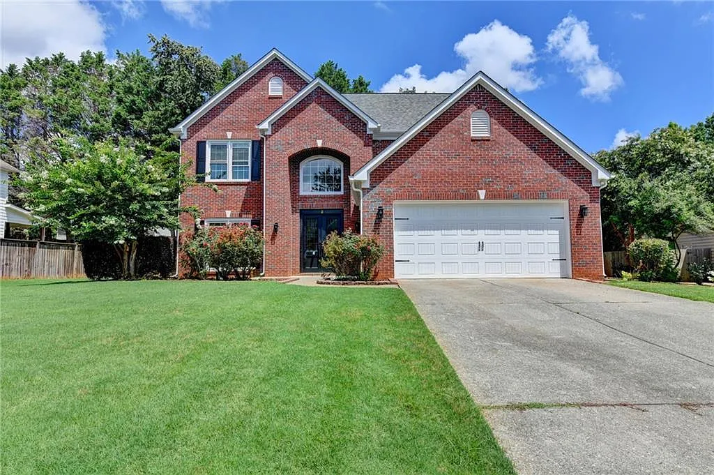 4 bed, 2.5 bath, 2315 sqft, $3,200 — Photo 2