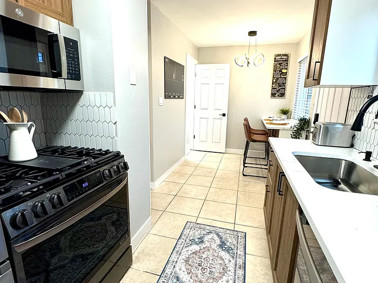 1323 Sunset Blvd — Photo 6