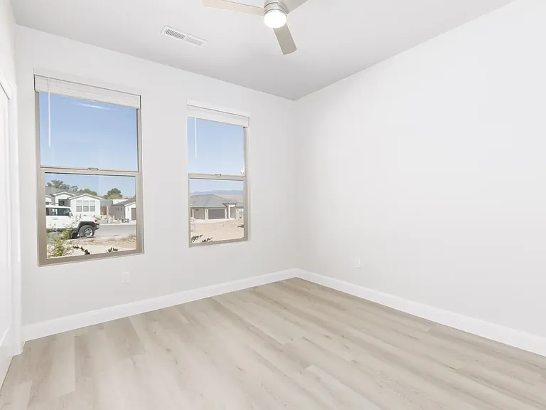 419 S 2250 W — Photo 6