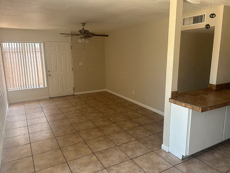 1125 E Maryland Ave #3 — Photo 4